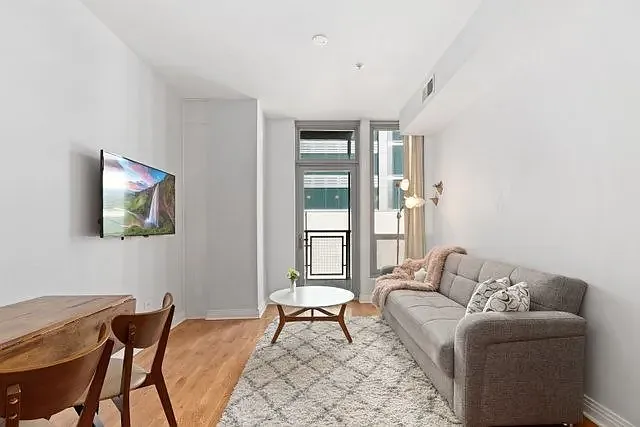 565 W Quincy St #1013 — Photo 8