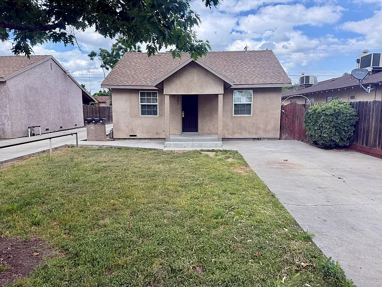 751 Angelus St — Photo 1