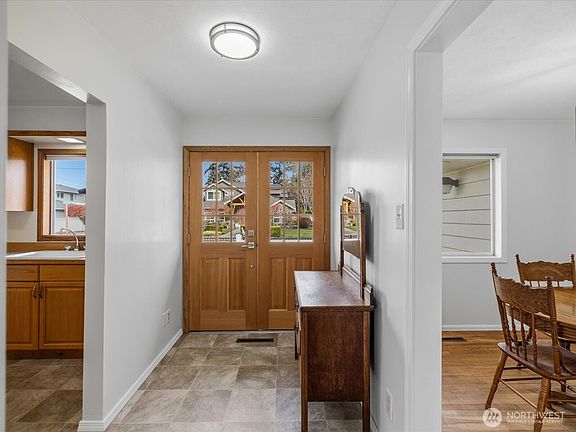5th image of 216 Caspers Street