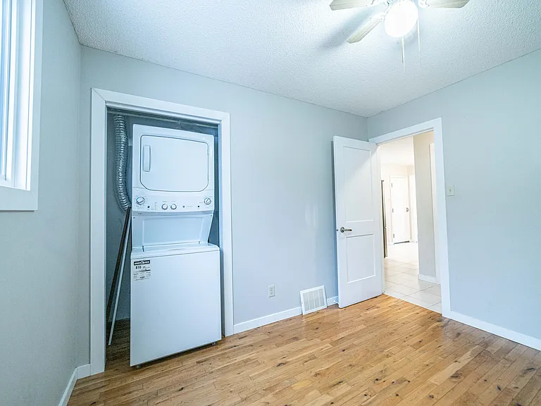 1-435 Piccadilly Ave #1 — Photo 11