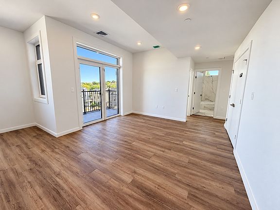 4th image of 13 Warwick St #401