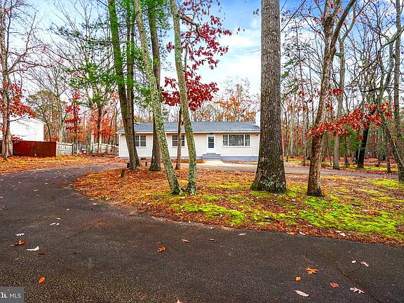 4th image of 52 Summit Dr