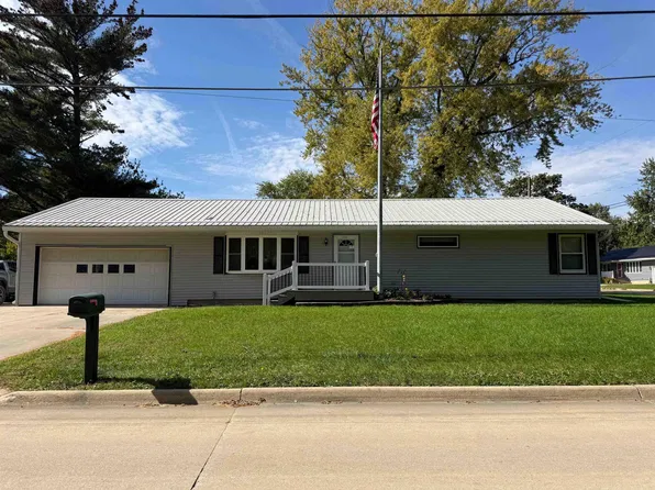 413 8th Ave NW, Independence, IA 50644