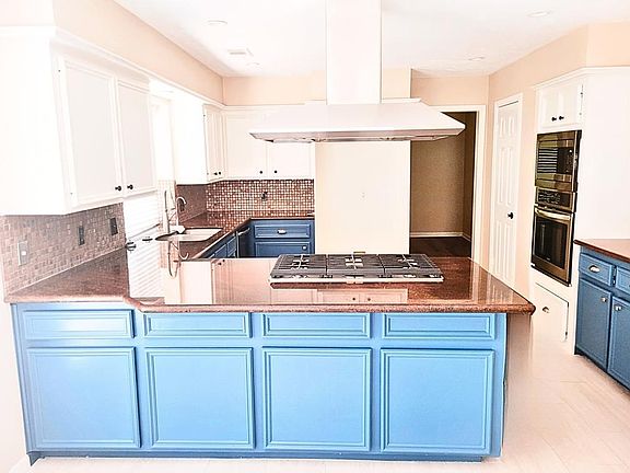 3rd image of 4514 Jamaica Dr