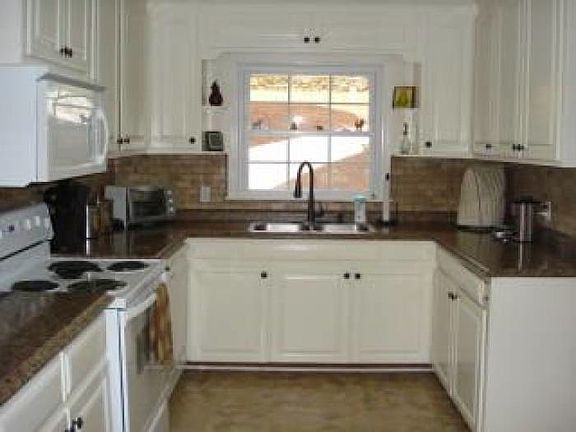 5th image of 369 N Hillcrest Dr