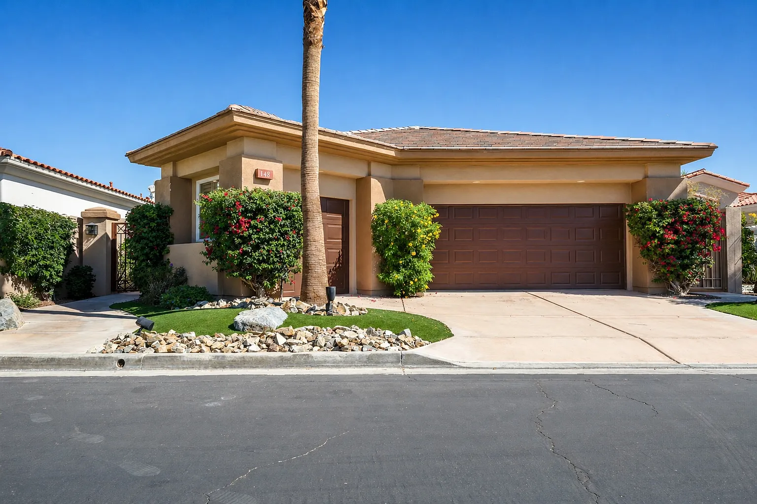 3 bed, 2742 sqft, $4,000 — Photo 2
