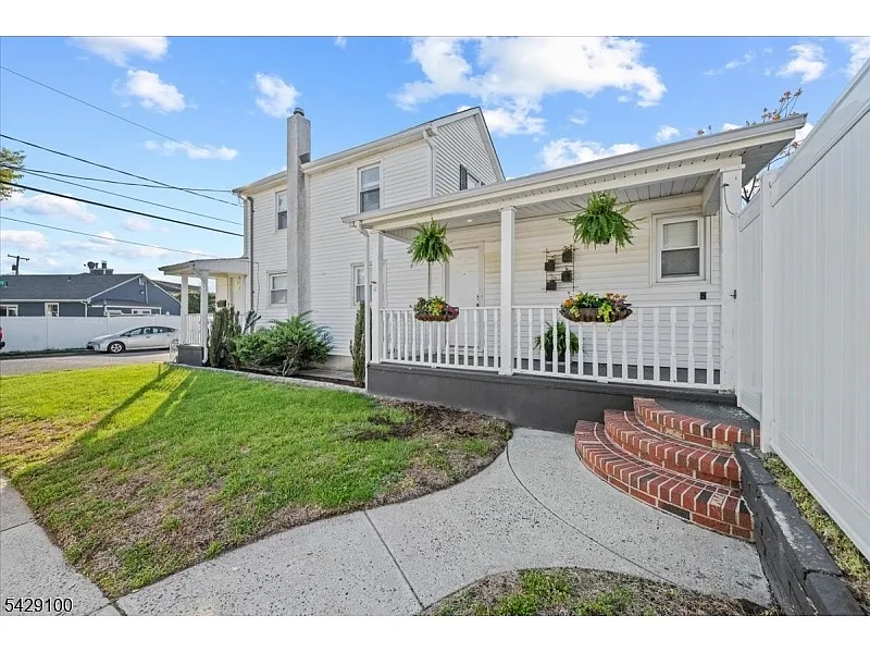 Building Photo - 543 Springdale Ave #1