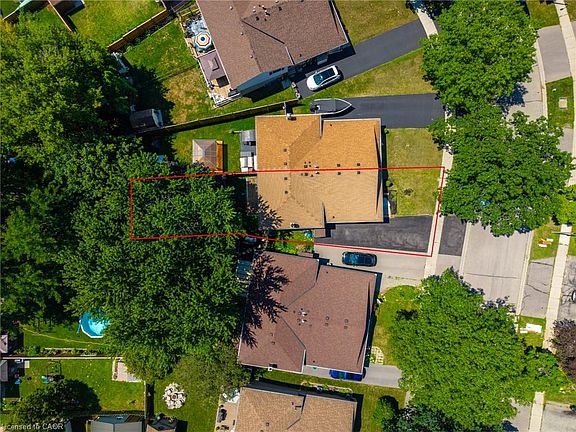 4th image of 97 Uxbridge Cres