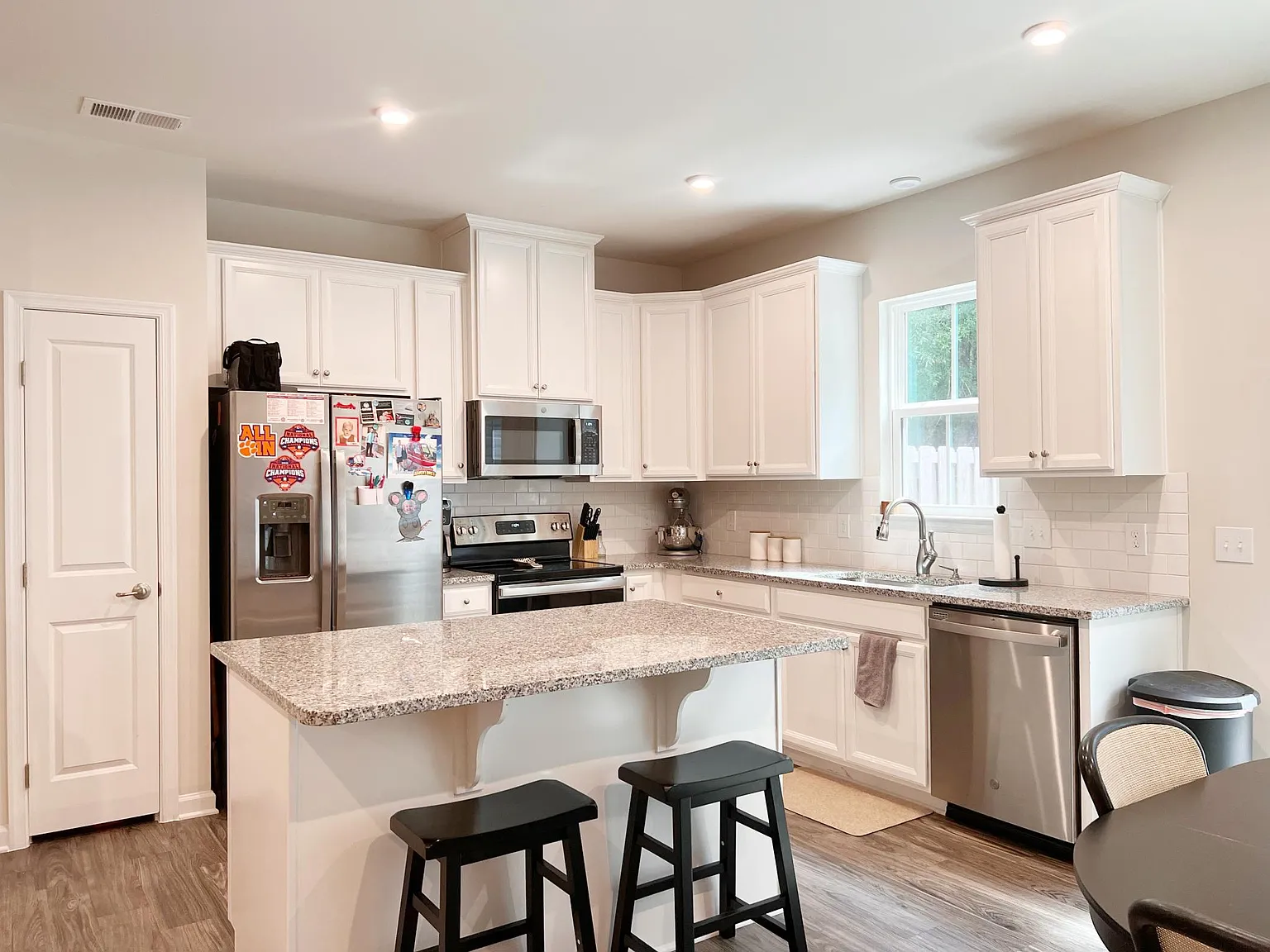 3 bed, 2.5 bath, 1567 sqft, $1,750 — Photo 3