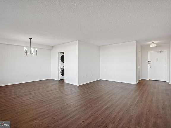 5th image of 3701 S George Mason Dr Unit 712N