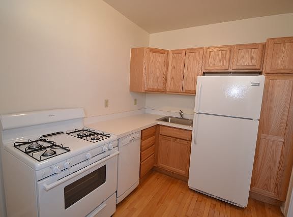 3rd image of 4303 N Francisco Ave #3A