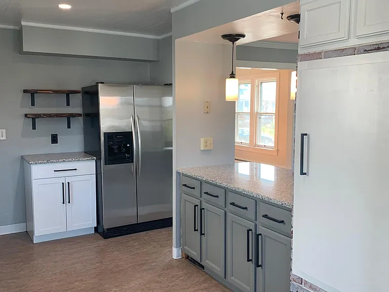 127 W Caracas Ave — Photo 3
