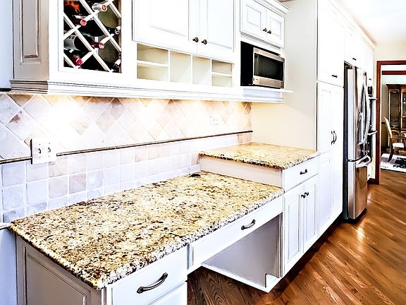 5th image of 1585 Brittany Ln