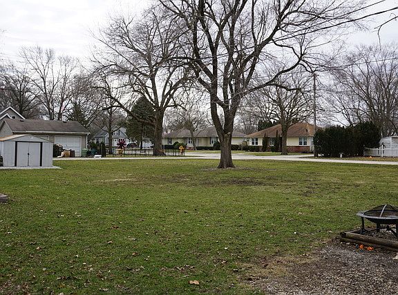 3rd image of 426 S Lott Blvd