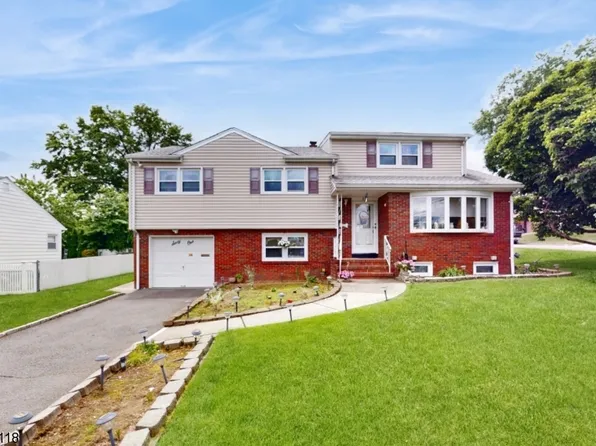 61 Pilgrim Dr, Clifton City, NJ 07013