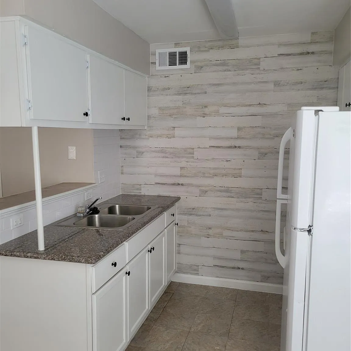 2 bed, 1.0 bath, 735 sqft, $1,000 — Photo 2