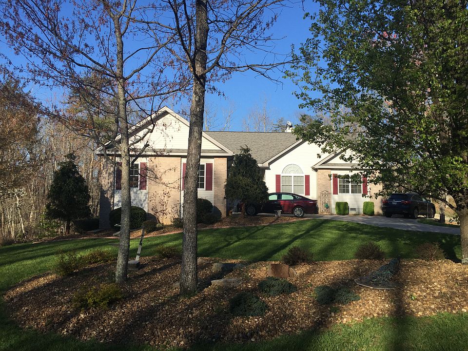 1st image of 16 Bent Oak Ln