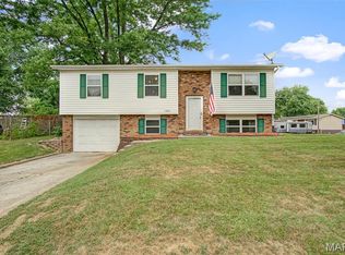 17615 Lesabre Ct, Brighton, IL 62012