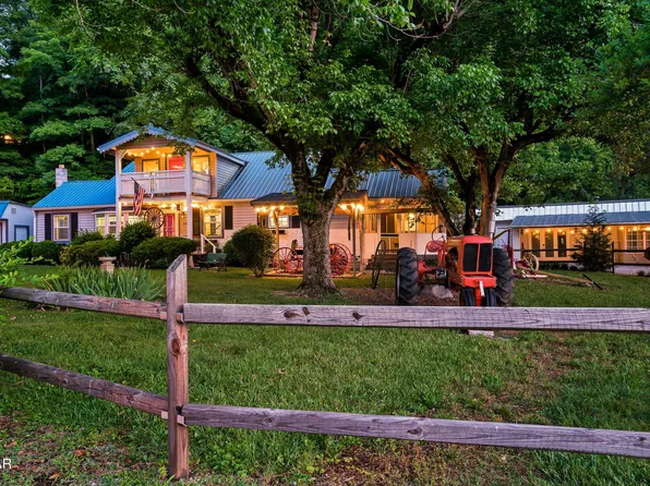 506 & 504 Pine Mountain Rd, Pigeon Forge, TN 37863