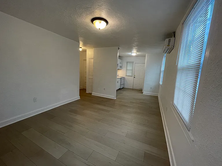 1917 Erline Dr — Photo 4