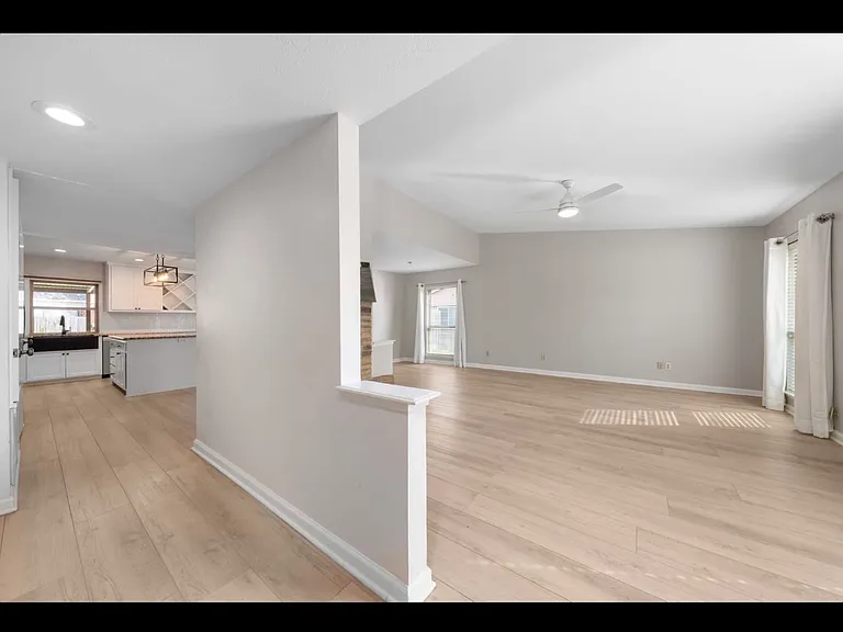 413 Sandy Knoll Dr — Photo 7