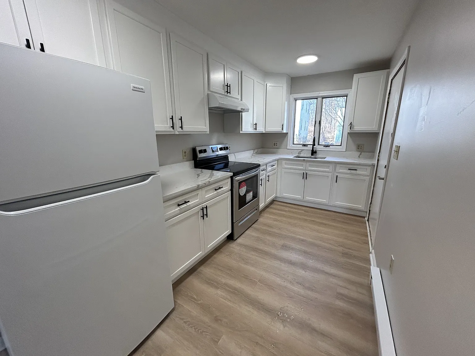 37 Monroe St - 3 — Photo 1