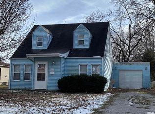 1015 E 3rd St, Centralia, IL 62801