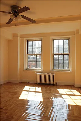 Rented by Siderow Residential Group | media 7