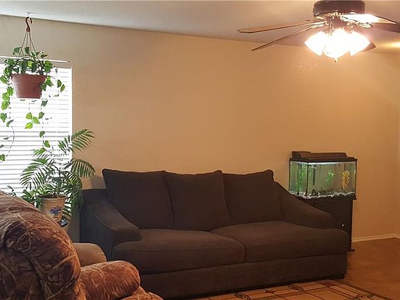 3rd image of 725 Sparrow Dr