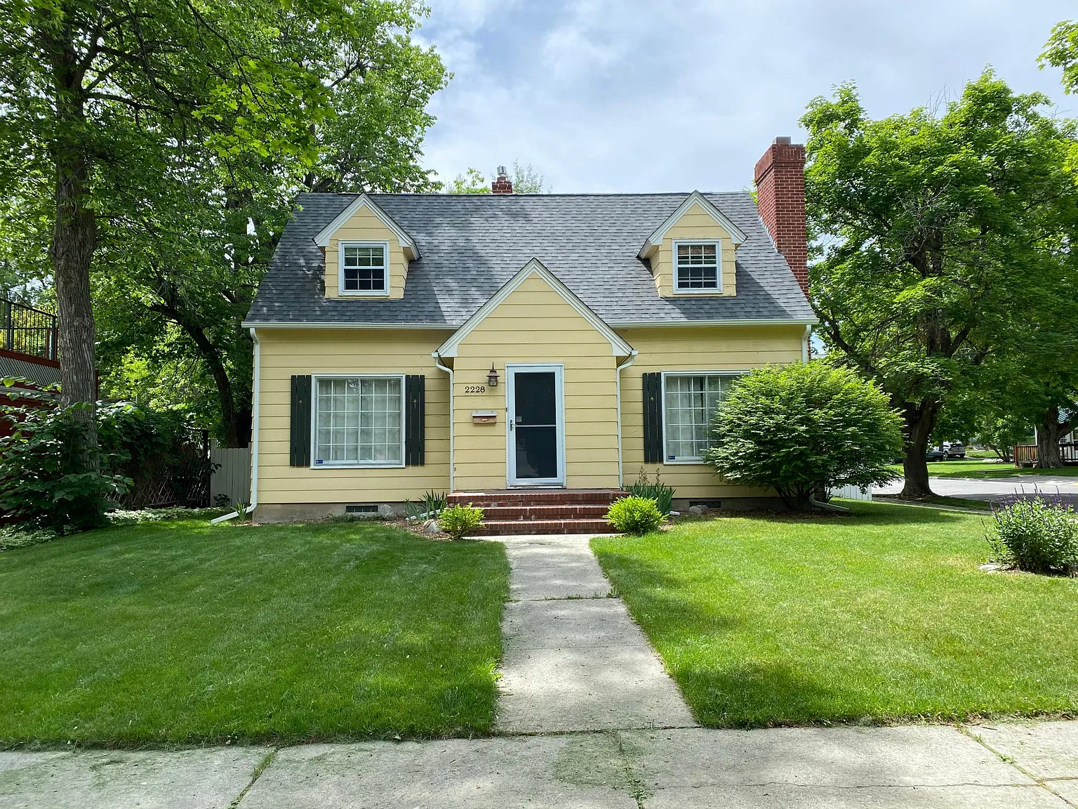 2228 Elm St — Photo 1