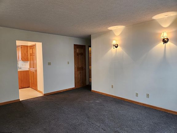 3rd image of 1521 Bergamont St