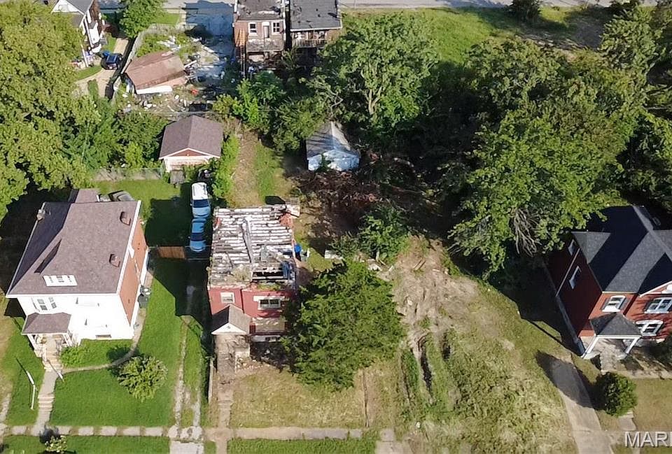 2nd image of 1472 Stewart Pl