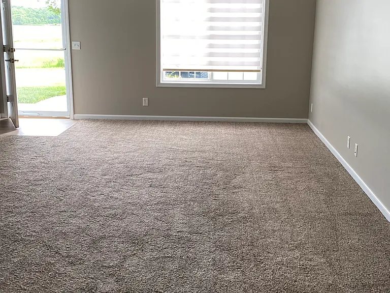 212 Meadow Dr — Photo 3