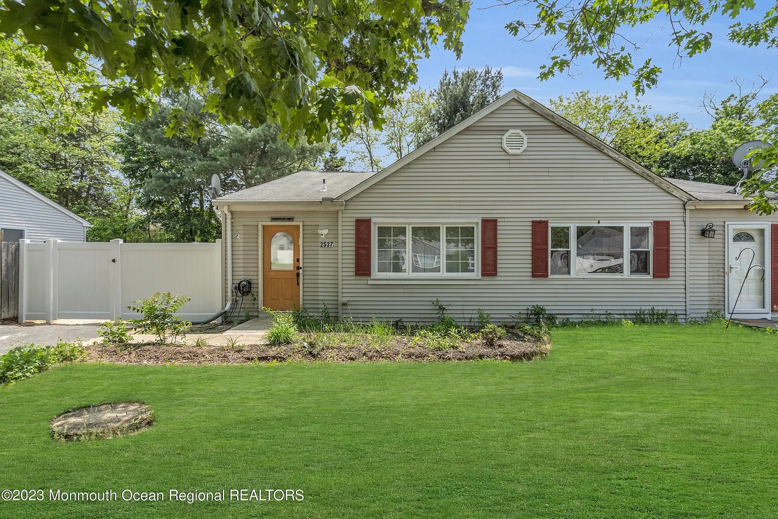 2537 Lexington Court photo 1