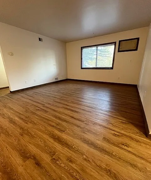 721 W Maple St — Photo 9