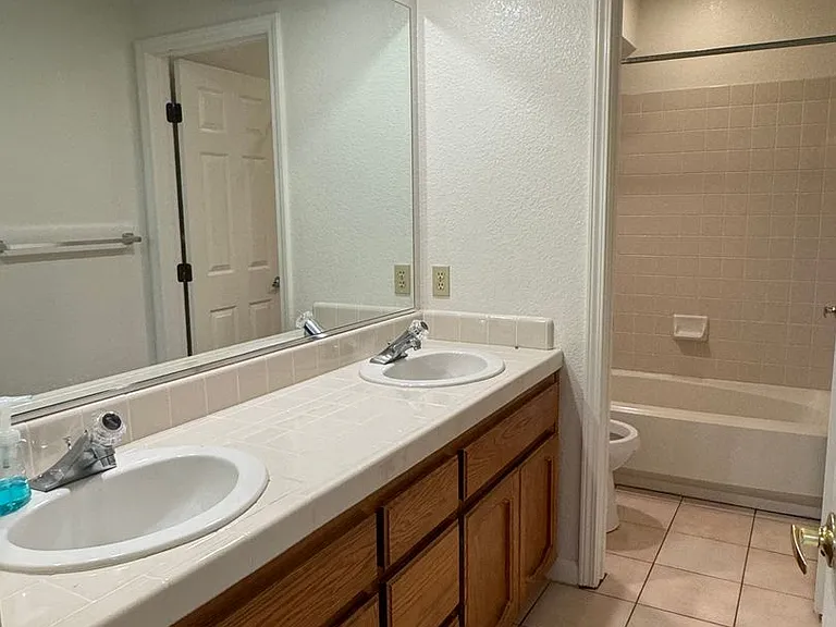 1422 Lorimer Way — Photo 11