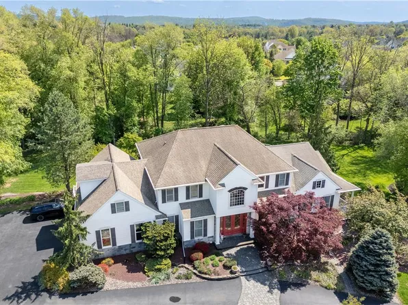 4450 Pond View Ct, Bethlehem, PA 18020