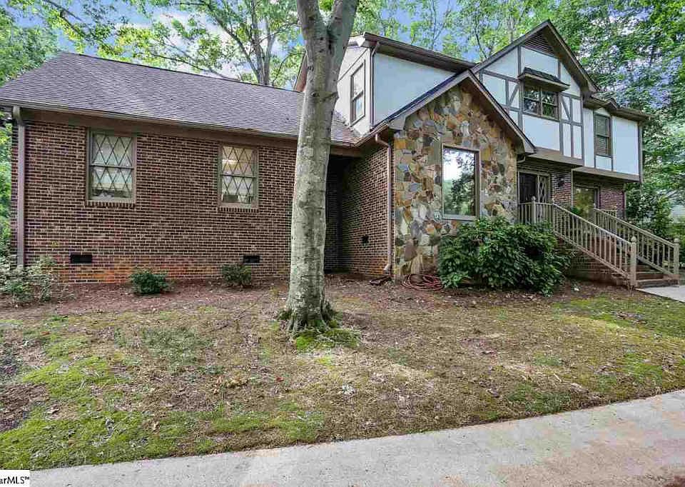 1st image of 207 Holly Park Dr