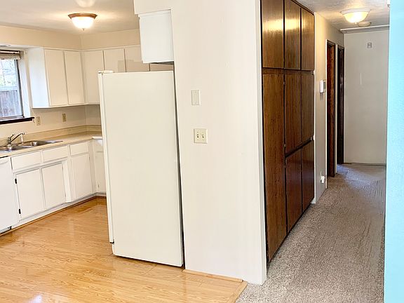 hall/deep storage cabinets 