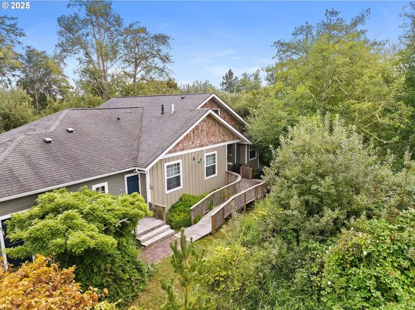 676 NW 9th St, Warrenton, OR 97146