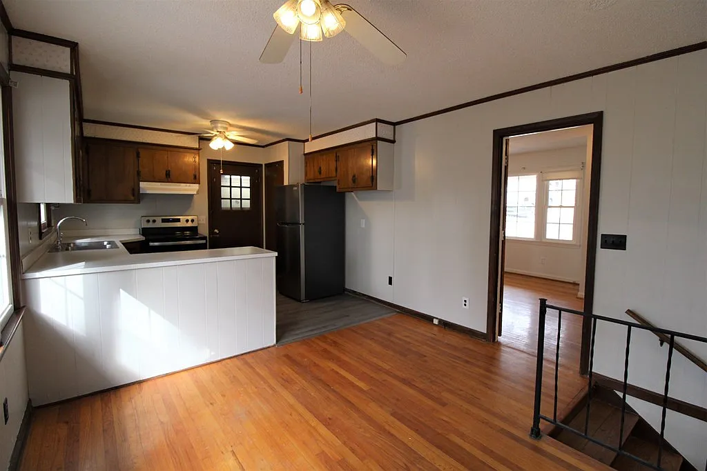 3 bed, 2.0 bath, 1563 sqft, $1,395 — Photo 4
