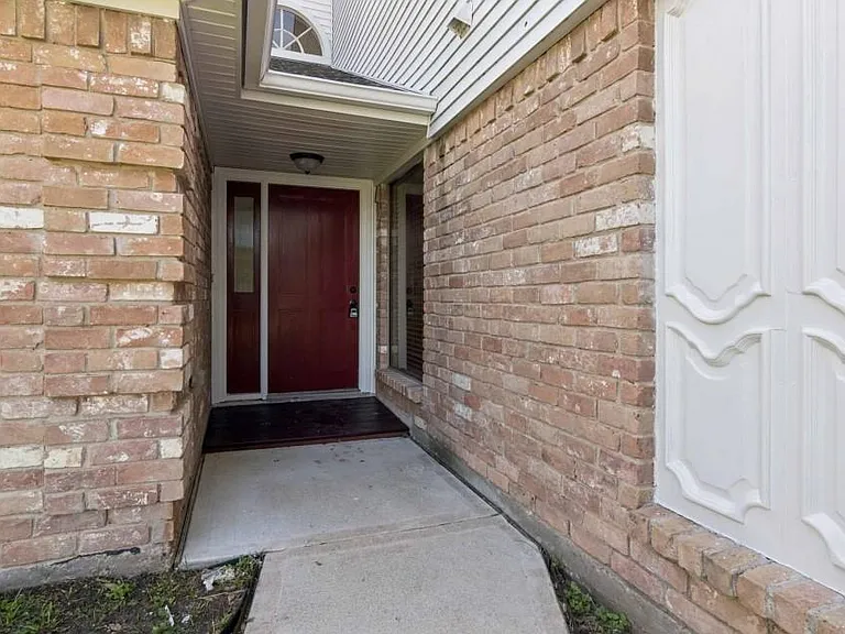6915 La Mirada Dr — Photo 5