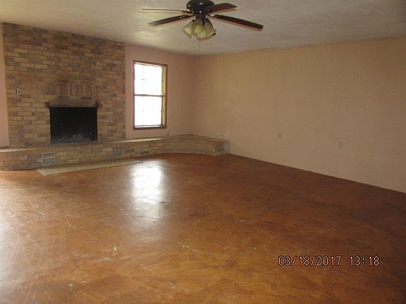 5th image of 303 Joy Dr