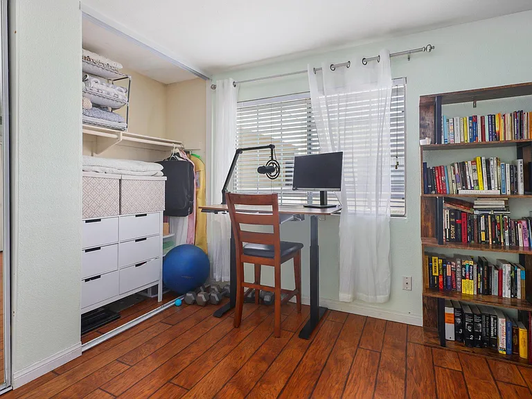 5500 Owensmouth Ave #323 — Photo 13
