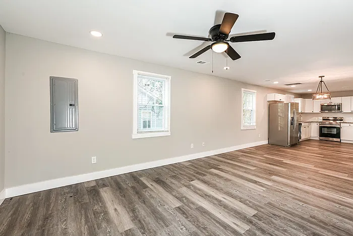 3 bed, 2.0 bath, 1246 sqft, $1,745 — Photo 2