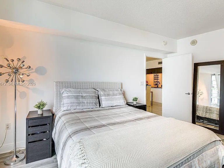1750 N Bayshore Dr #1909 — Photo 11