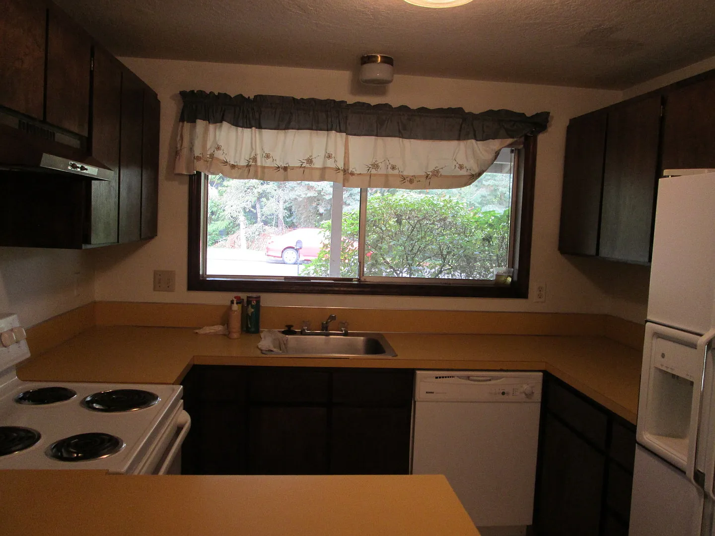 17640 SW Wright Street ~ Coming Soon! Available for Showings starting July 27, 2026 - NEW Carpet ... — Photo 4