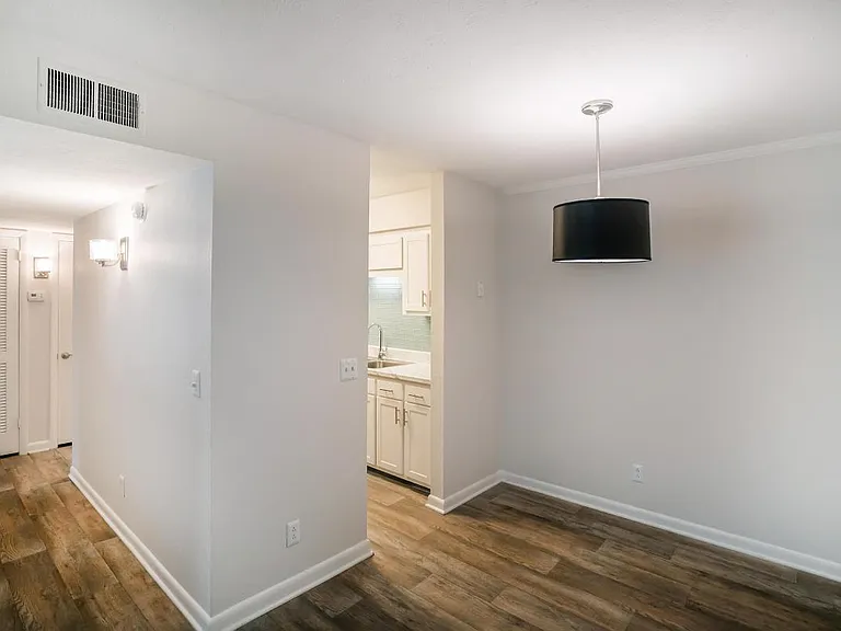 Chase Cove Apartments — Photo 145