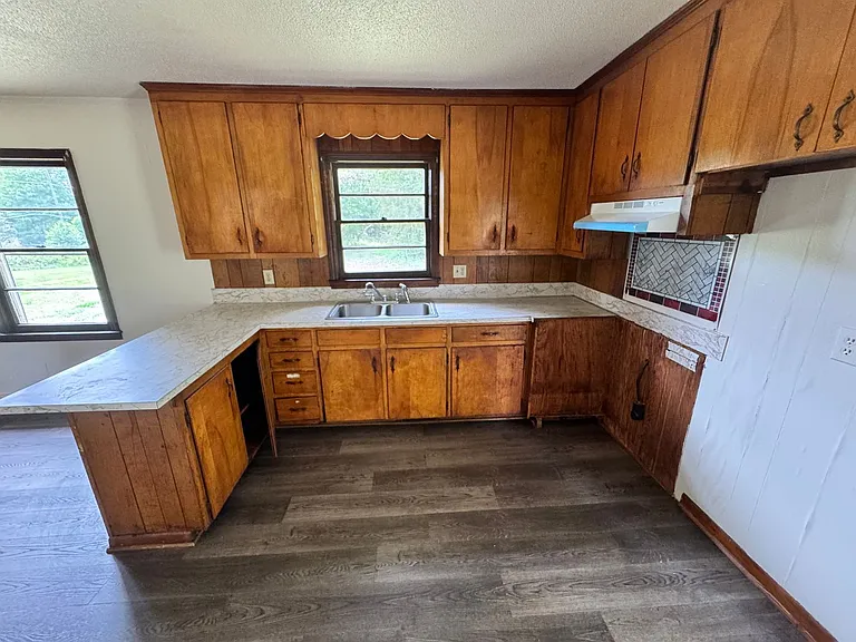 1223 Masonic Dr — Photo 6