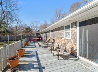 16 Beechwood Dr, Southampton, NY 11968
